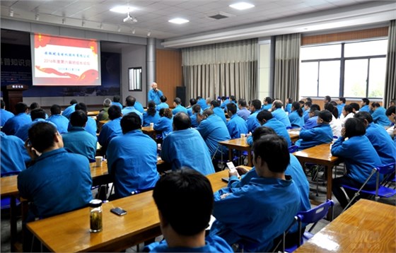 黨委副書記、工會主席胡夏生主持論壇