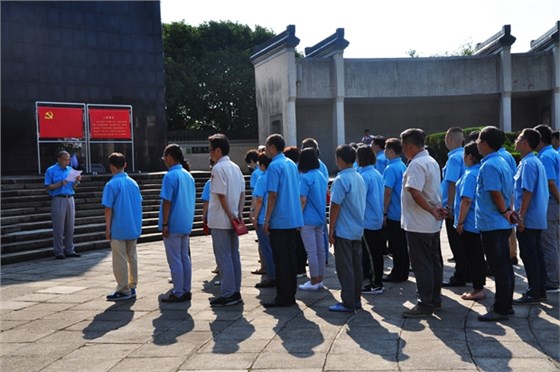 皖南電機(jī)黨委書(shū)記管兵在作講話 皖南電機(jī)黨委書(shū)記管兵在作講話