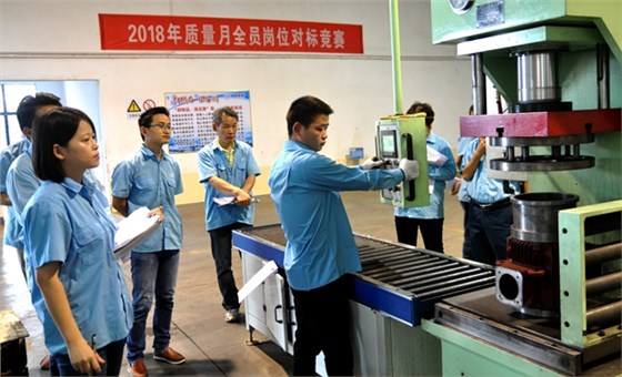 對標競賽員工操作一絲不茍 對標競賽員工操作一絲不茍