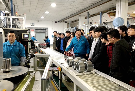 安工程師生來皖南電機(jī)參觀學(xué)習(xí) 安工程師生來皖南電機(jī)參觀學(xué)習(xí)