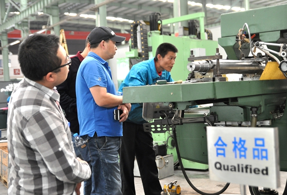 皖南電機:經(jīng)銷商參觀車間現(xiàn)場 皖南電機:經(jīng)銷商參觀車間現(xiàn)場