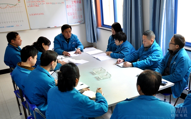 股東分部門審議董事會工作報告  股東分部門審議董事會工作報告